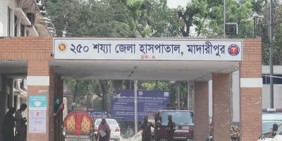 ঝুঁকিপূর্ণ ভবনে চলছে সেবা