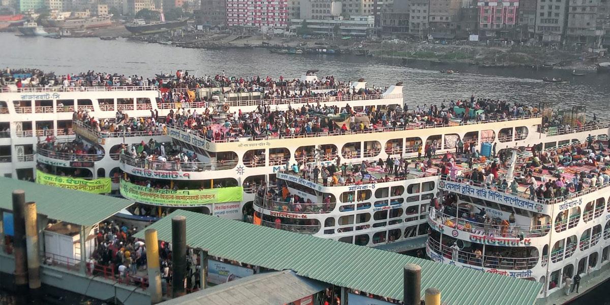 সদরঘাট লঞ্চ টার্মিনালে ঘরমুখোদের বাড়ি ফেরার তাড়া