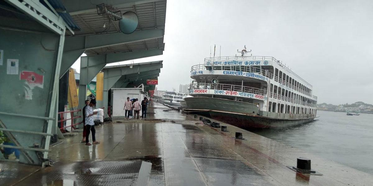 সদরঘাট থেকে লঞ্চ চলাচল বন্ধ, বিপাকে যাত্রীরা