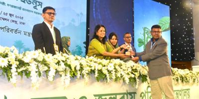 জাতীয় পরিবেশ পদক পেল স্নোটেক্স আউটারওয়্যার