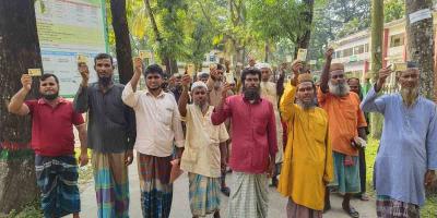 চাল না পেয়ে জেলেদের বিক্ষোভ, তদন্ত কমিটি গঠন
