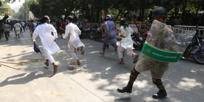 ধানমন্ডি ৩২ নম্বরে চলছে ধাওয়া-পাল্টা ধাওয়া