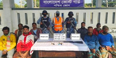 সুন্দরবনে জাহাঙ্গীর বাহিনীর আস্তানা থেকে অস্ত্র-গোলাবারুদসহ ৮ জেলে উদ্ধার
