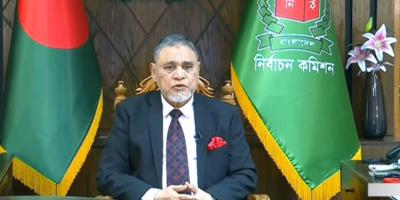 জাতির উদ্দেশে ভাষণ দিচ্ছেন সিইসি