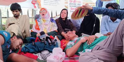 জুলাই শহিদ পরিবারের অনুরোধে ৭২ ঘণ্টা পর অনশন ভাঙলেন শিক্ষার্থীরা