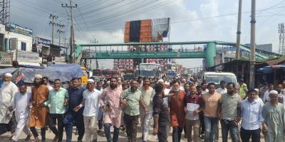 প্রধানমন্ত্রীকে স্বাগত জানাতে কুমিল্লায় পথে নেতা-কর্মীদের ঢল