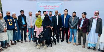 বন্যায় ক্ষতিগ্রস্ত ২ নারীকে স্বাবলম্বী করতে বন্ধুজনের উপহার