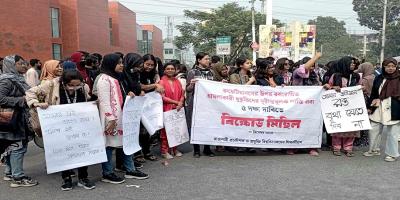 ৫ দফা দাবিতে রুয়েট শিক্ষার্থীদের বিক্ষোভ