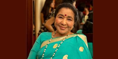 ৯১ বছরেও মঞ্চ মাতালেন আশা ভোঁসলে