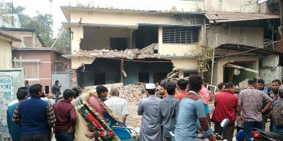 বরিশালে আমু, সাদিক ও সবুর খানের বাড়ি ভাঙচুর