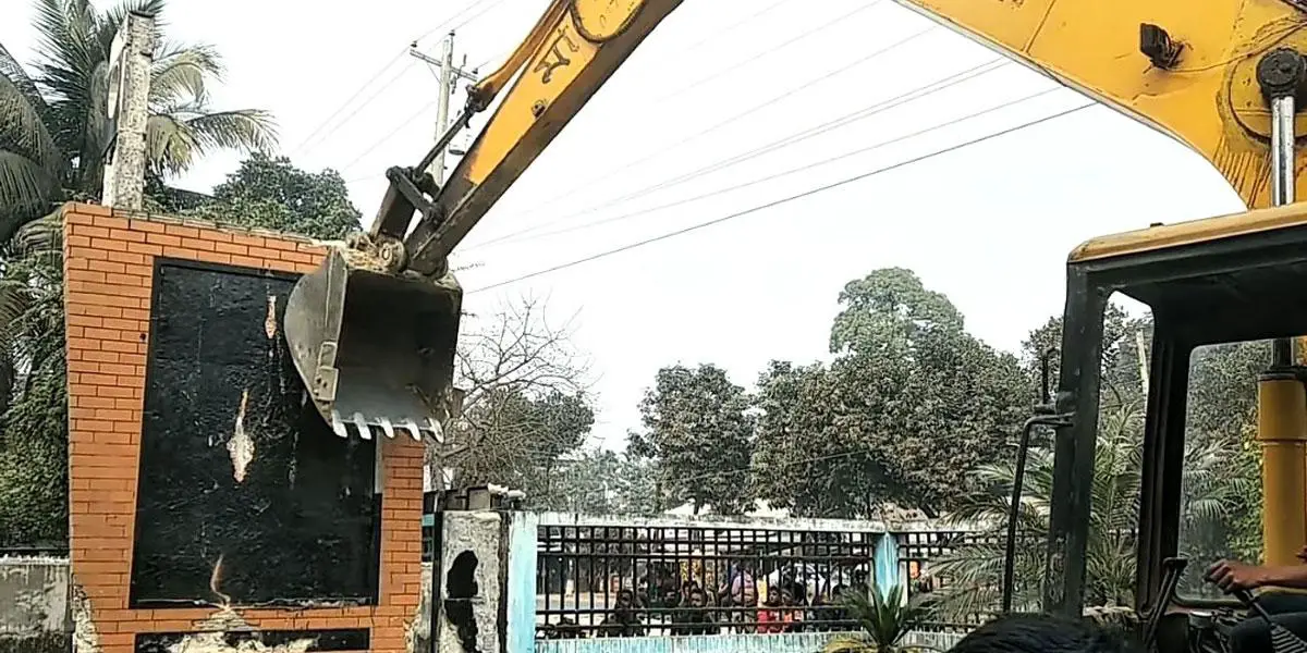 পঞ্চগড়ে নাম বদলে দেওয়া হয়েছে আ.লীগ কার্যালয়ের
