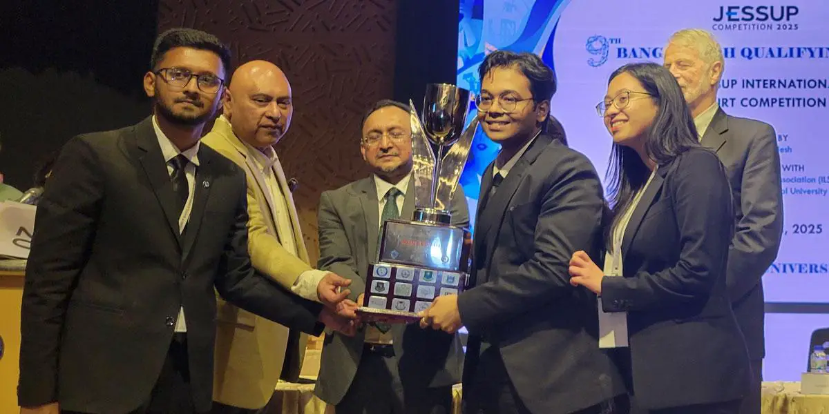 ইন্টারন্যাশনাল ল’ মুট কোর্ট প্রতিযোগিতার আন্তর্জাতিক রাউন্ডে ইস্টার্ন ইউনিভার্সিটি