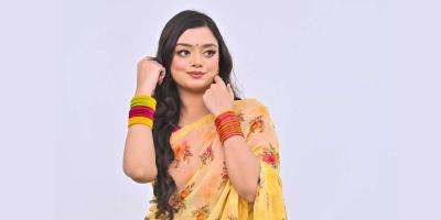 সাজবে রঙিন চুড়িতে