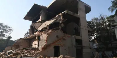 ধানমন্ডি ৩২ ও সুধা সদনে শনিবারও চলেছে ভাঙচুর