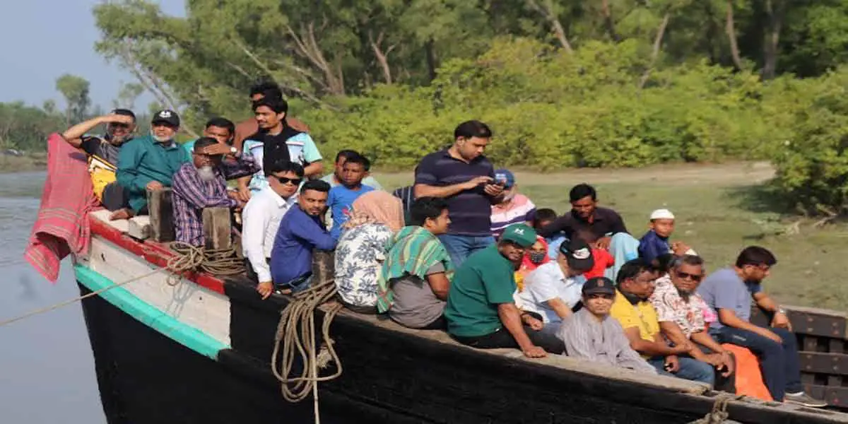 নিঝুম দ্বীপে হোটেলে সিট না পেয়ে পর্যটকরা থাকছেন বাসা-বাড়িতে