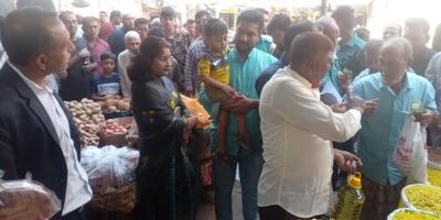 চট্টগ্রামে ভোজ্যতেলের কৃত্রিম সংকট তৈরির দায়ে দুই বিক্রেতাকে জরিমানা