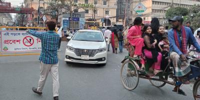 চালক বেপরোয়া, অ্যাকশনে পুলিশ