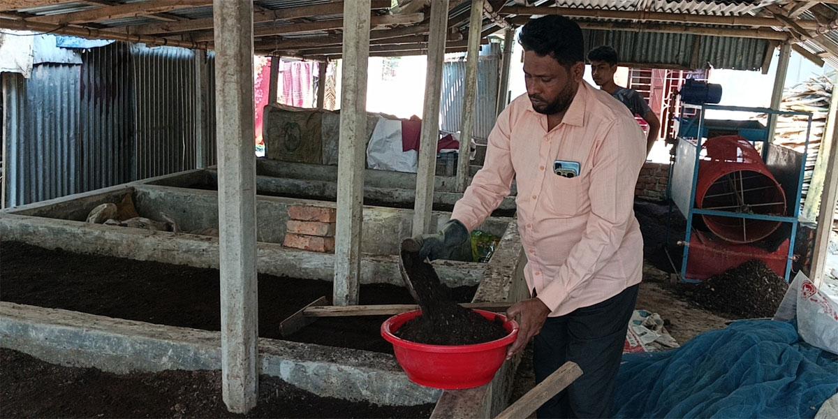 কেঁচো সার উৎপাদনে স্বাবলম্বী শাহজাহান