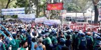 জাতীয় প্রেসক্লাবের সামনের সড়ক প্রতিবাদ, বিক্ষোভে স্থবির
