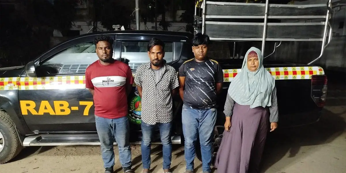 ফেনীতে র‍্যাবের অভিযানে মাদকসহ গ্রেপ্তার ৪