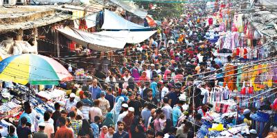 ঈদের কেনাকাটা: ছিনতাইয়ের ভয়ে সবাই দিনকেই বেছে নিচ্ছেন
