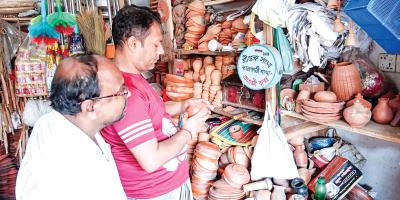 ঝালকাঠির কুমারপট্টির মৃৎশিল্পে প্রাণ ফেরানোর চেষ্টা