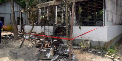 চিত্রশিল্পী মানবেন্দ্র ঘোষের বাড়িতে আগুন, পুলিশের হেফাজতে ৪ জন