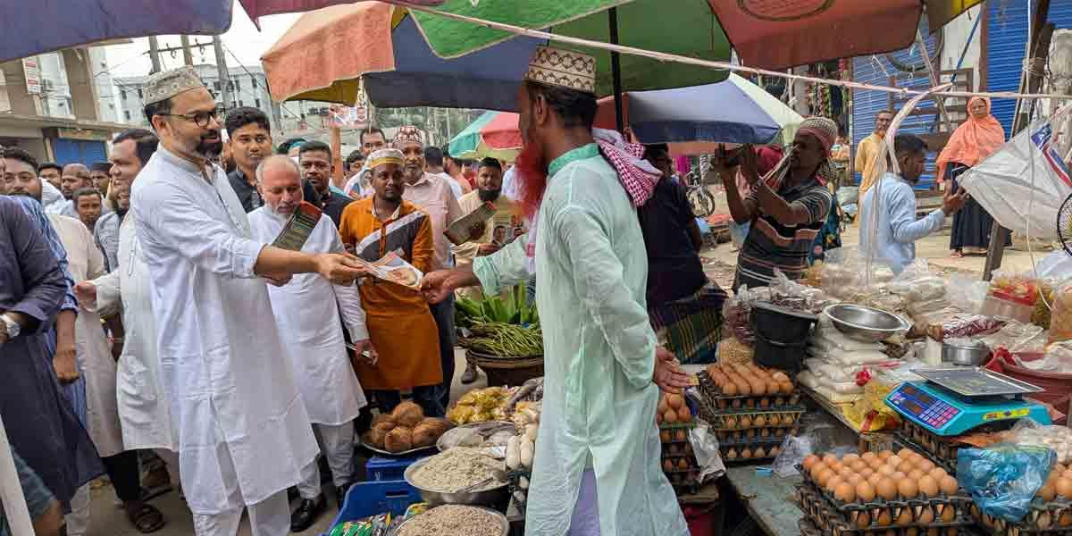 রাষ্ট্র কাঠামো মেরামতের লিফলেট নিজ এলাকায় বিতরণ আমিনুল হকের