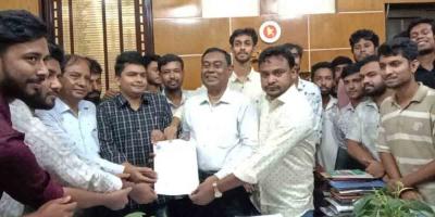 ছাত্রলীগের বিরুদ্ধে রাজশাহী কলেজ ছাত্রদলের স্মারকলিপি