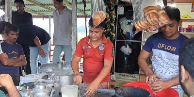 চা বিক্রি করে শৈবালের মাসে আয় লাখ টাকা