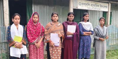 টাকার অভাবে কলেজে ভর্তি হতে পারছে না ১১ চা শ্রমিকের সন্তান
