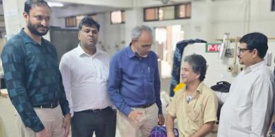 সাংবাদিক টুটুলকে দেখতে হাসপাতালে বিএনপির স্বাস্থ্য সম্পাদক