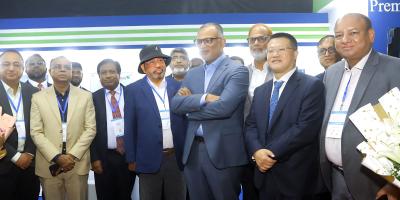 প্রিমিয়ার ব্যাংকের প্যাভিলিয়ন পরিদর্শন করলেন বাণিজ্য উপদেষ্টা ও চীনা রাষ্ট্রদূত