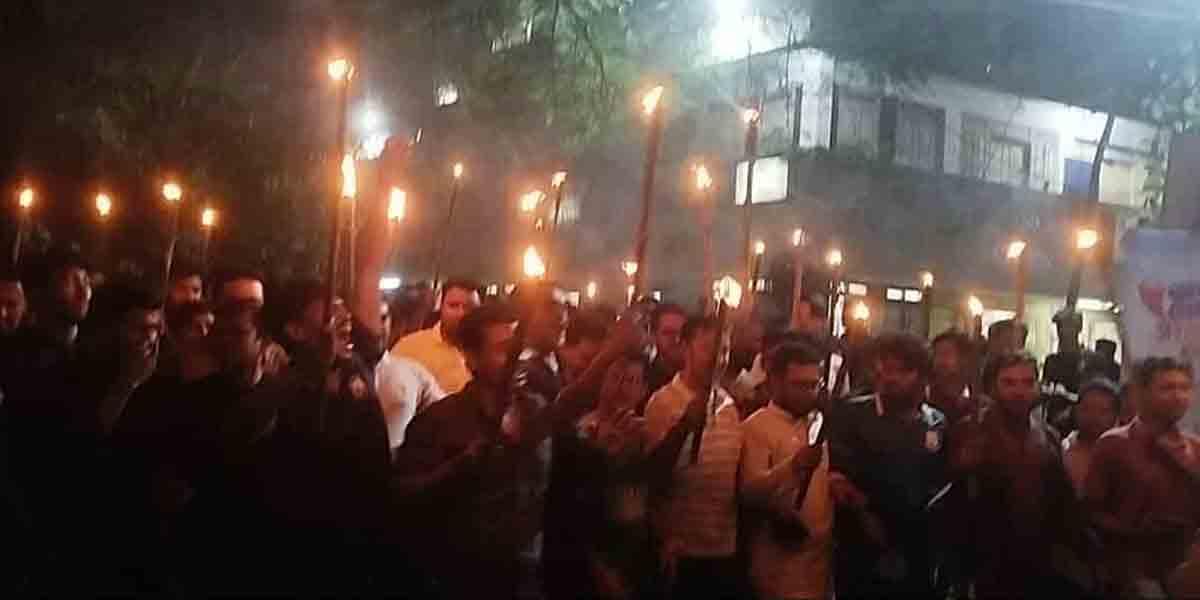 তিস্তা প্রকল্প বাস্তবায়নের দাবিতে জবিতে মশাল মিছিল