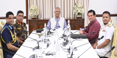 প্রধান উপদেষ্টার সঙ্গে তিন বাহিনীর প্রধানের সাক্ষাৎ, নির্বাচন প্রস্তুতি নিয়ে  নির্দেশনা