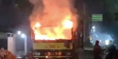 ময়মনসিংহে মধ্যরাতে কাভার্ডভ্যানে আগুন