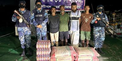 বাংলাদেশি পণ্যের বিনিময়ে মাদক পাচারের সময় ৪ চোরাকারবারি আটক