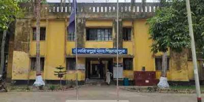নারীকে বিবস্ত্র করে মধ্যযুগীয় কায়দায় নির্যাতন, হুমকি দিয়ে চাঁদা না পাওয়ায় ভিডিও ভাইরাল
