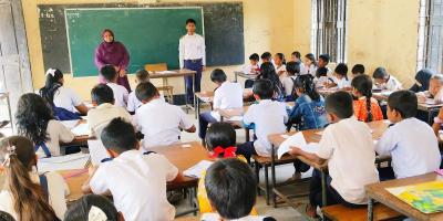 সহকারী শিক্ষকরা কর্মবিরতিতে, একাই পরীক্ষা নিলেন প্রধান শিক্ষক