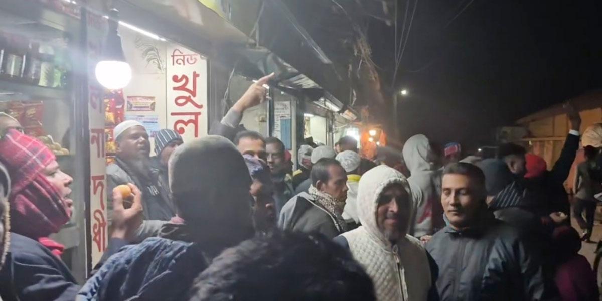 গলাচিপায় বিএনপির কমিটি বিলুপ্ত ঘোষণায় মিষ্টি বিতরণ