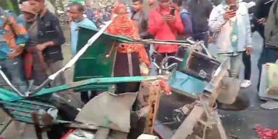 পুঠিয়ায় বাস–অটোরিকশার মুখোমুখি সংঘর্ষে বিশ্ববিদ্যালয় শিক্ষার্থীসহ নিহত ৩