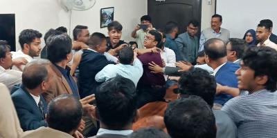 জামালপুর বিজ্ঞান ও প্রযুক্তি বিশ্ববিদ্যালয়ে ভিসি ও প্রো-ভিসির পদত্যাগের দাবিতে হট্টগোল
