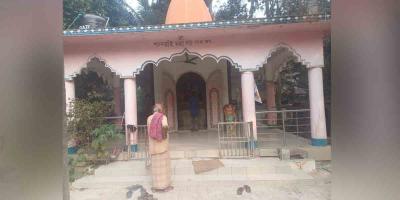 সীতাকুণ্ডে মন্দিরের মূর্তি ও দানবক্স লুট