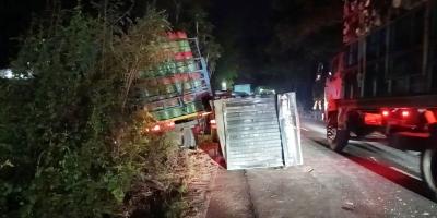 মাদারীপুরে ট্রাক-পিকআপের মুখোমুখি সংঘর্ষে নিহত ১