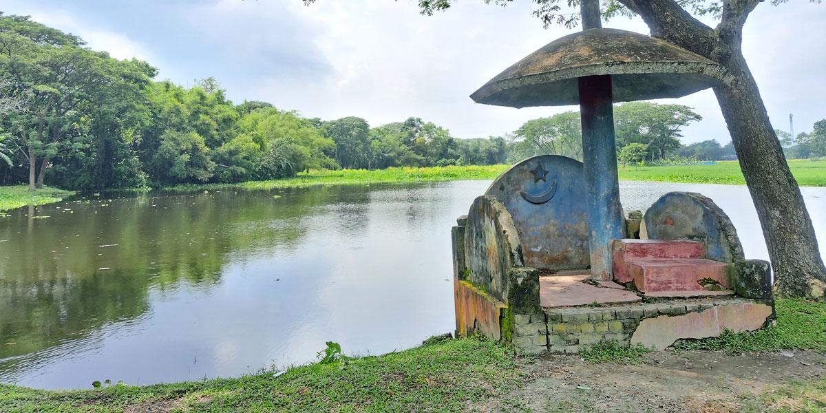 নদীর নাম ‘কলঙ্কিনী’