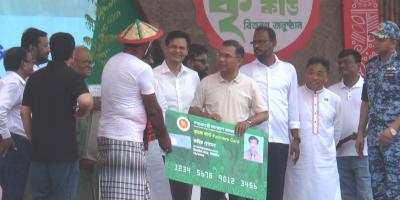 প্রকৃত কৃষক কবিরের কৃষক কার্ড প্রাপ্তি, টাঙ্গাইলে বিতর্কের ঝড়