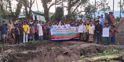 ঈশ্বরগঞ্জে ভূমি অফিস পুনঃস্থাপনের দাবিতে মানববন্ধন