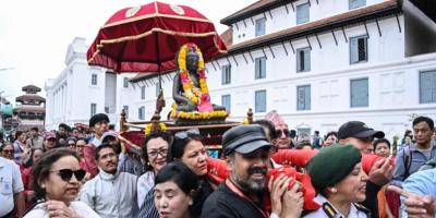 নেপালে ফিরল চুরি হয়ে যাওয়া বুদ্ধমূর্তি