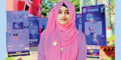 শিল্প প্রদর্শনীতে কুলসুমের আঁকা ছবি