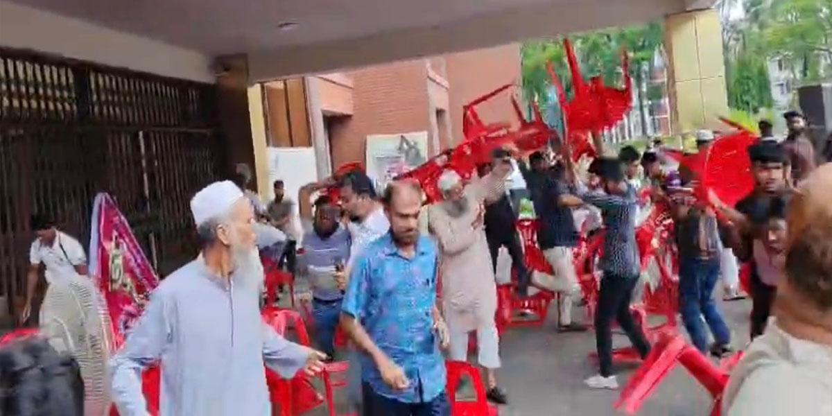 পবিপ্রবিতে ভিসির অপসারণ দাবির মানববন্ধনে বহিষ্কৃত যুবদল নেতার হামলা